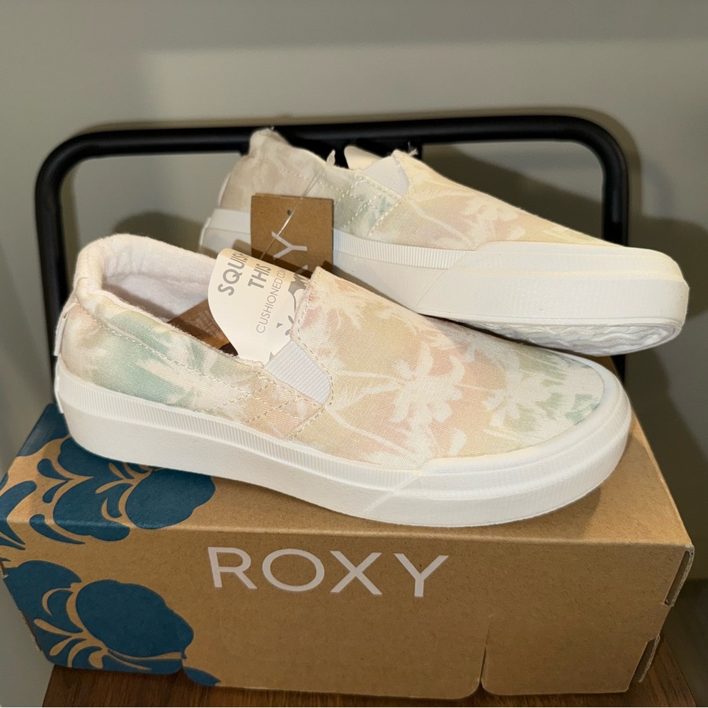 NEW WITH TAGS! Roxy Rae Slip On Sneakers Pastel Rainbow Ombré Tropical Design